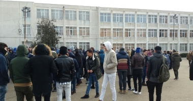 GALERIE FOTO - VIDEO / Revoltă la Colegiul Tehnic de Marină "Alexandru Ioan Cuza". Elevii protestează pașnic - 2