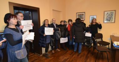PROTEST SPONTAN ÎN FAȚA ISJ CONSTANȚA. Profesori, la limita disperării - 11