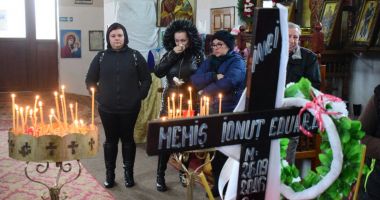 GALERIE FOTO / LACRIMI ȘI DURERE! Băiețelul mort în accidentul de pe Șoseaua Mangaliei, înmormântat astăzi - 2