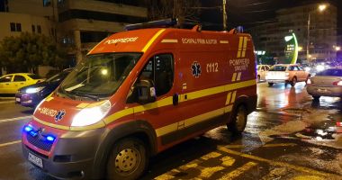 GALERIE FOTO / TRAVERSAREA NEREGULAMENTARĂ FACE VICTIME! PIETON ACROȘAT DE UN AUTOTURISM, ÎN TOMIS 3 - 2
