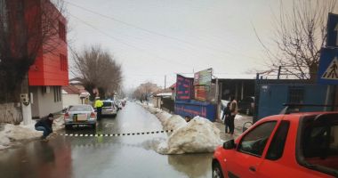 Stire din Eveniment : ACCIDENT RUTIER LA CONSTANȚA! Femeie ce traversa strada la 6 metri de trecere, acroșată de un șofer