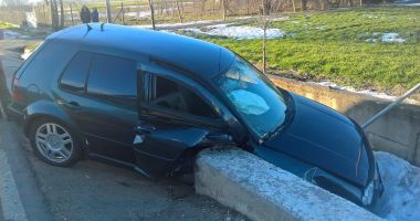 Stire din Eveniment : GALERIE FOTO / ACCIDENT TERIBIL LA CONSTANȚA, din cauza unui șofer care a virat la stânga, peste linia dublă continuă