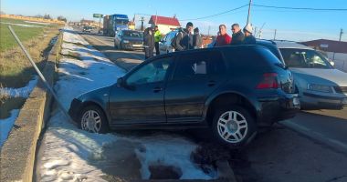 GALERIE FOTO / ACCIDENT TERIBIL LA CONSTANȚA, din cauza unui șofer care a virat la stânga, peste linia dublă continuă - 3