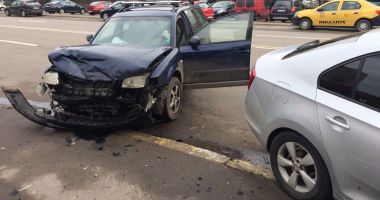 GALERIE FOTO / Accident grav la Constanța! Unuia dintre șoferi i se acordă îngrijiri medicale la fața locului - 2