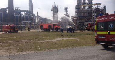 Stire din Eveniment : Explozie urmată de incendiu, la fabrica de hidrogen a ROMPETROL RAFINARE! EXERCIȚIU ISU