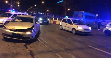 Galerie foto / ACCIDENT RUTIER LA CONSTANȚA, după ce un microbuz nu a acordat prioritate