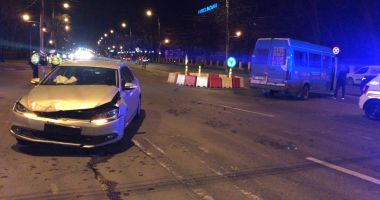Galerie foto / ACCIDENT RUTIER LA CONSTANȚA, după ce un microbuz nu a acordat prioritate - 4