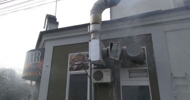Galerie foto / FAST FOOD-ul "PUI PE JAR", DIN CONSTANȚA, CUPRINS DE FOC - 4