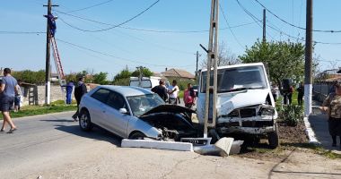 Stire din Eveniment : GALERIE FOTO / GRAV ACCIDENT RUTIER LA CONSTANȚA! DESCARCERAREA, LA FAȚA LOCULUI