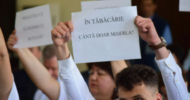 GALERIE FOTO / "PREGĂTIȚI-VĂ SĂ RESPIRAȚI BETOANE!" Protest de amploare la Constanța! - 4