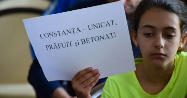 GALERIE FOTO / "PREGĂTIȚI-VĂ SĂ RESPIRAȚI BETOANE!" Protest de amploare la Constanța! - 3