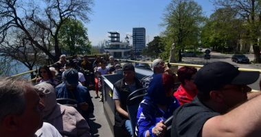 Premieră la Constanța. Circuit turistic prin portul comercial și pe faleza Cazinoului. Constănțenii s-au înghesuit la cursa de inaugurare - 4
