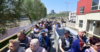 Stire din Social : Premieră la Constanța. Circuit turistic prin portul comercial și pe faleza Cazinoului. Constănțenii s-au înghesuit la cursa de inaugurare