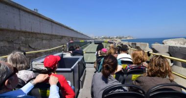 Premieră la Constanța. Circuit turistic prin portul comercial și pe faleza Cazinoului. Constănțenii s-au înghesuit la cursa de inaugurare - 5