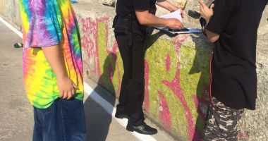 Tineri din Constanța, amendați după ce au fost prinși desenând graffiti - 2