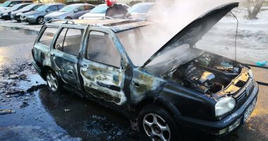 Galerie foto. Mașină în flăcări, la Constanța. Șoferul a suferit arsuri! - 2