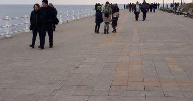 Galerie foto. Faleza Cazinoului, plină de plimbăreți - 3