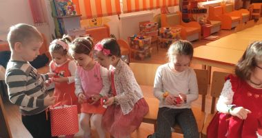Galerie foto. Mărțișoare pentru mămici, realizate de preșcolari - 3