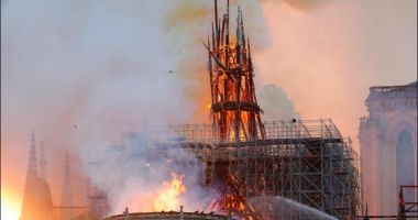 Imagini incredibile! Catedrala Notre-Dame din Paris arde ca o torță - 2