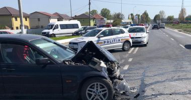 Accident la Lumina, din cauza neacordării de prioritate - 2