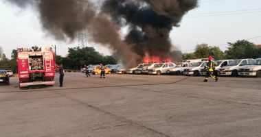 Incendiu la Constanța! Ard mai multe mașini - 1