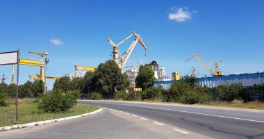 COȘMAR în sudul litoralului! Case, curți, piscine - acoperite de praf maroniu. Să se sesizeze Agenția de Mediu! - 2