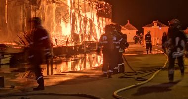 Incendiu mistuitor la fostul club Bamboo din Mamaia. TOTUL ESTE SCRUM! - 2