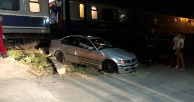 Accident feroviar! Mașină lovită de tren, în Costinești - 2