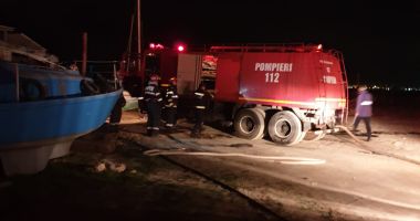 Incendiu puternic la Năvodari! Arde pescăria lui Ilie - 2