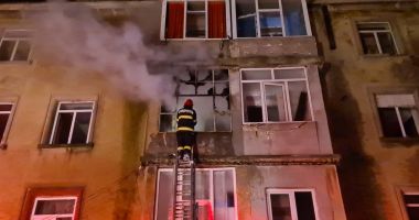 Stire din Eveniment : FOTO-VIDEO. ALERTĂ LA MEDGIDIA! Cinci victime, după un incendiu izbucnit într-un bloc