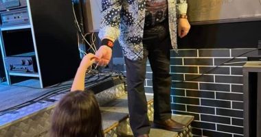 Mircea Vintilă, recital de folk la Constanța. I-a oferit pana de la chitară unei fetițe - 3