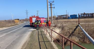 ALERTĂ 112! Maşină căzută într-un canal cu apă, între Năvodari şi Corbu / UPDATE - 2