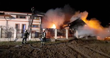 Incendiu devastator în Techirghiol. Casă arsă din temelii / Galerie foto - 2