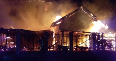 Stire din Eveniment : Incendiu devastator în Techirghiol. Casă arsă din temelii / Galerie foto