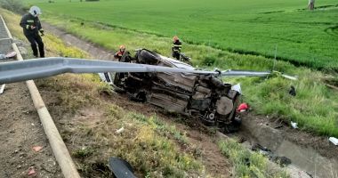 GALERIE FOTO. Accident grav pe Austostrada Soarelui: un șofer a rupt parapeții și s-a răsturnat! PATRU VICTIME - 4