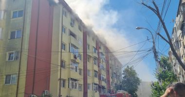 Stire din Eveniment : UPDATE. Incendiu puternic la Năvodari! DOUĂ BLOCURI, CUPRINSE DE FLĂCĂRI! Situaţia se agravează!