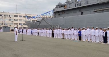 Stire din Eveniment : Emoții, în Portul Militar Constanța. A început festivitatea de absolvire a elevilor Colegiului „Alexandru Ioan Cuza”