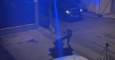 FOTO / ALERTĂ LA CONSTANŢA! Bagaj suspect, abandonat în mijlocul străzii! Poliţiştii şi specialiştii SRI, la faţa locului - UPDATE - 3
