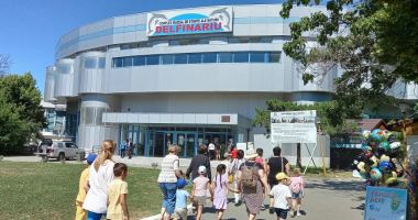 GALERIE FOTO. SPECTACOL CU SALA PLINĂ, la Delfinariul Constanţa! Are loc prima reprezentaţie cu şase delfini! - 2