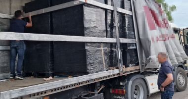 Stire din Eveniment : Foto. Captură impresionantă la Constanța! Ţigări de contrabandā în valoare de peste 11 milioane de lei, depistate de polițiști