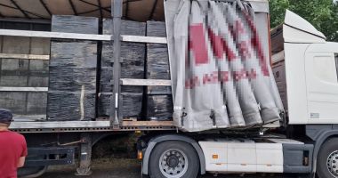Foto. Captură impresionantă la Constanța! Ţigări de contrabandā în valoare de peste 11 milioane de lei, depistate de polițiști - 4