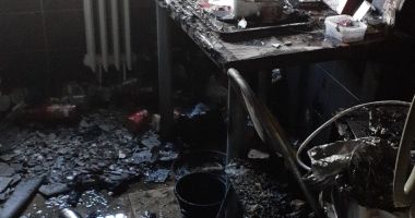 FOTO. INCENDIU ÎNTR-UN BLOC DIN CONSTANŢA! Vecinul de vizavi: "Fum şi flacără din apartament" - 2