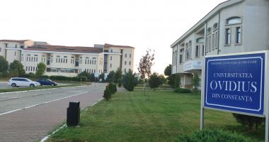 Stire din Cultură-Educație : Senzație în campus! Universitatea „Ovidius” își face pepinieră cu peste 100 de trandafiri