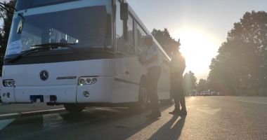 Stire din Eveniment : AUTOCAR CU 50 DE PERSOANE, CONDUS DE UN ŞOFER BEAT, LA CONSTANŢA!