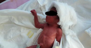 Stire din Social : CAZ UIMITOR LA CONSTANŢA! Băiețel de 500 de grame, născut PREMATUR: "În ciuda vârstei și a greutății, bebelușul este activ, vioi"