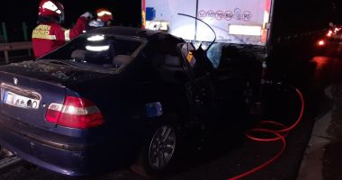 FOTO / TRAGEDIA NOPȚII LA CONSTANȚA! Persoană moartă, după ce a intrat cu mașina sub TIR! - 2