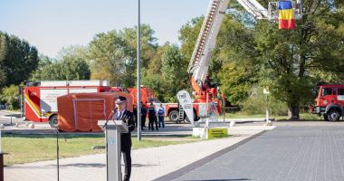 Galerie foto. Moment festiv de Ziua Pompierilor, la Constanţa. Avansări în grad şi defilare - 3
