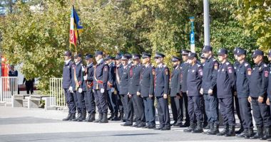 Galerie foto. Moment festiv de Ziua Pompierilor, la Constanţa. Avansări în grad şi defilare - 5