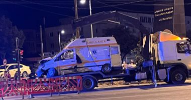 FOTO-VIDEO. Cum a avut loc accidentul de la Dacia, în care o ambulanță s-a răsturnat în șanț - 2