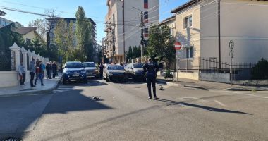 Stire din Eveniment : FOTO/VIDEO. Urmărire ca-n filme la Constanţa! Un bărbat cu permisul suspendat a fugit de poliţiştii care l-au somat! În goană, a avariat şi maşini din trafic, şi parcate!
